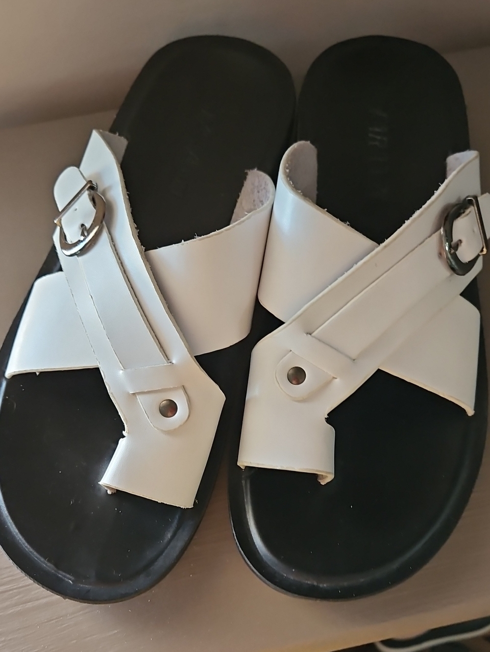 NWOT MENS FARANZI WHITE LEATHER SANDALS SZ 11